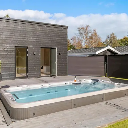Stunning In With Sauna Semesterbostad Hals