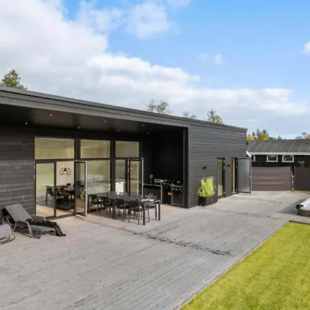 Stunning In With Sauna Semesterbostad Hals