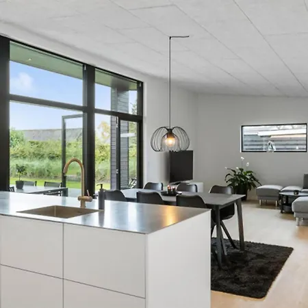 Stunning In With Sauna Semesterbostad Hals